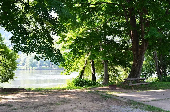 Riverside Campground Picture 7