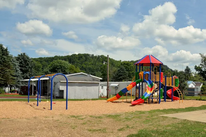Colonial Village Manufactured Home Community Picture 5