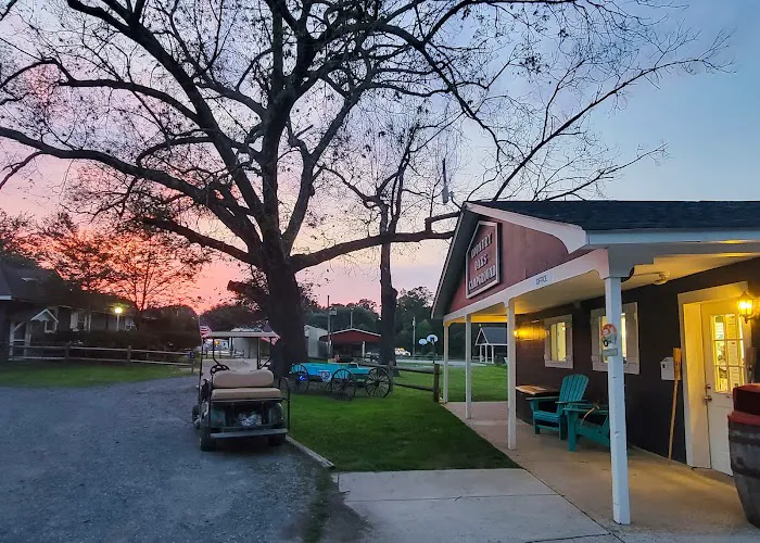 Spacious Skies Campgrounds - Country Oaks Picture 2