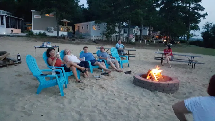 River Beach RV Resort Picture 6
