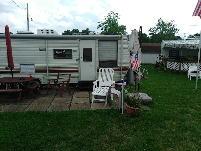 Peachie's Lakeside Camping Picture 7