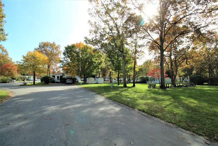 Oak Forest Mobile Home Park Picture 9