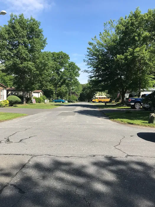 Oak Forest Mobile Home Park Picture 7