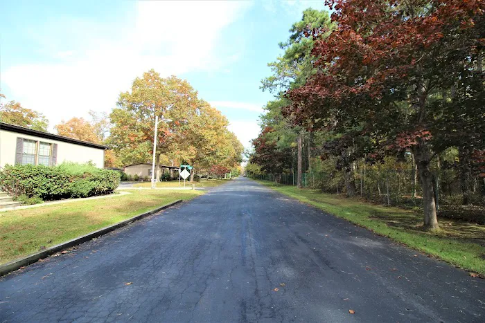 Oak Forest Mobile Home Park Picture 3