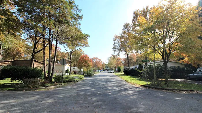 Oak Forest Mobile Home Park Picture 8