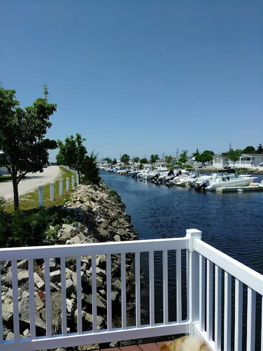 Bay Breeze Village Picture 4