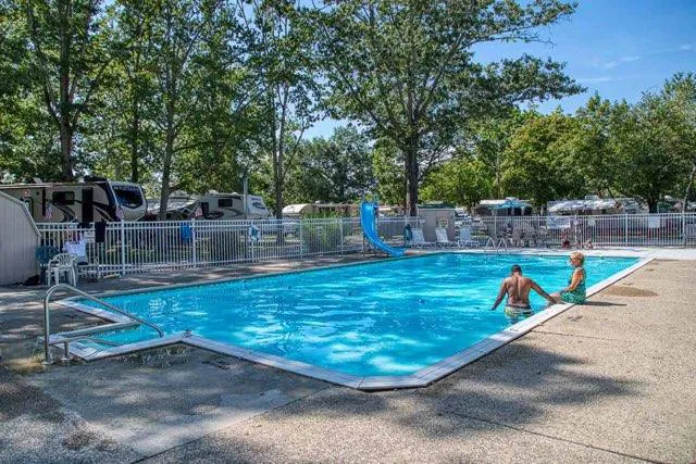Pomona RV Park & Campground Picture 6