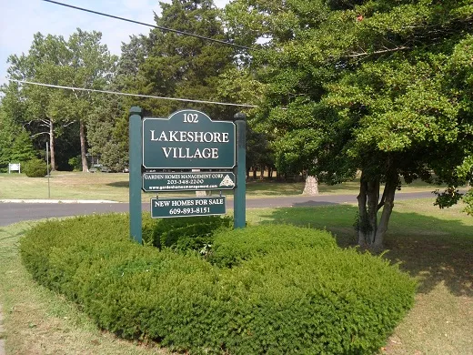 Lakeshore Mobile Village Picture 7