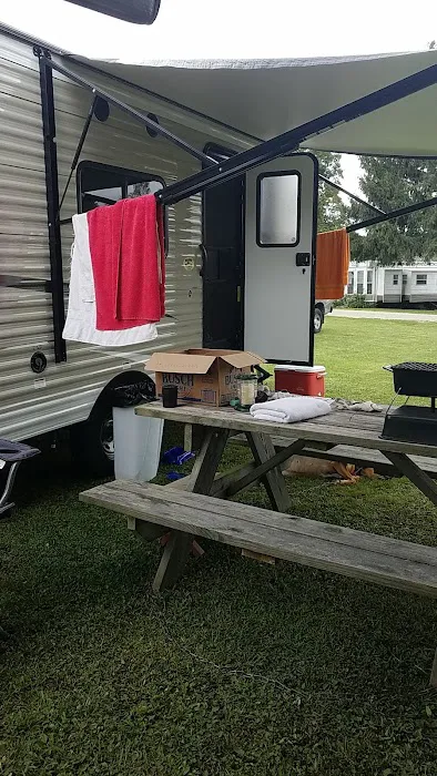 Leisure Lake Campground Picture 7