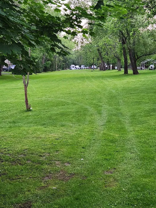 Wray's Riverfront Campground Picture 5