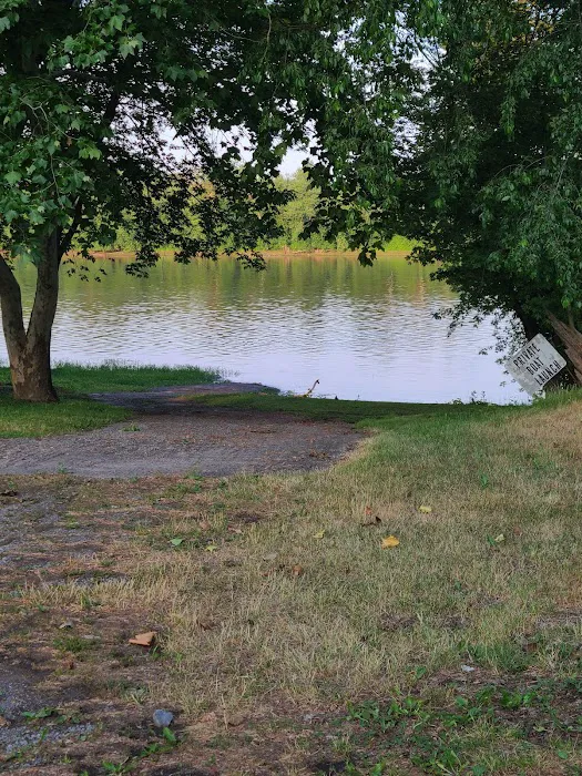 Wray's Riverfront Campground Picture 4