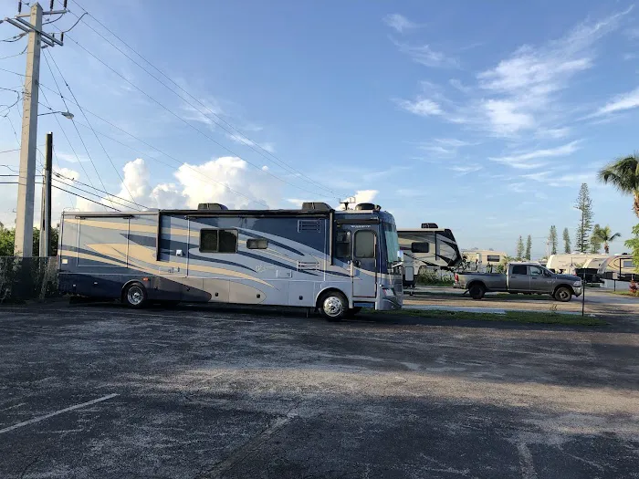 Highland Pines RV Resort Picture 4