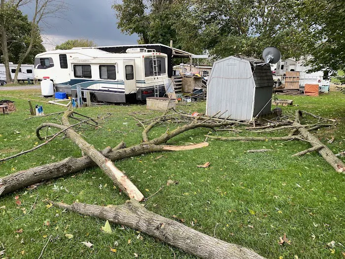Hillcrest RV & Mobile Home Park Picture 5