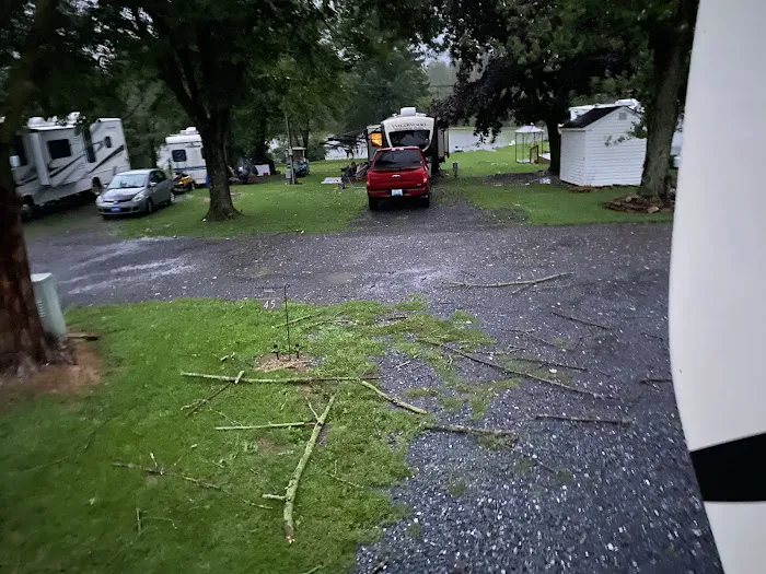 Hillcrest RV & Mobile Home Park Picture 3