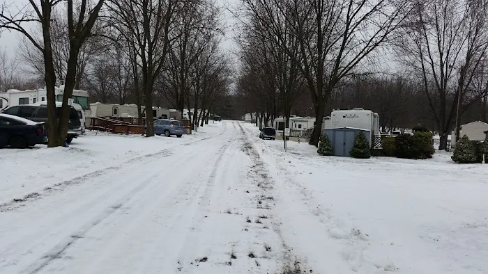 Hillcrest RV & Mobile Home Park Picture 8
