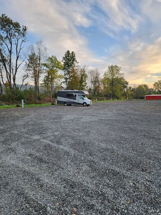 Rusted Acres RV Park Picture 2