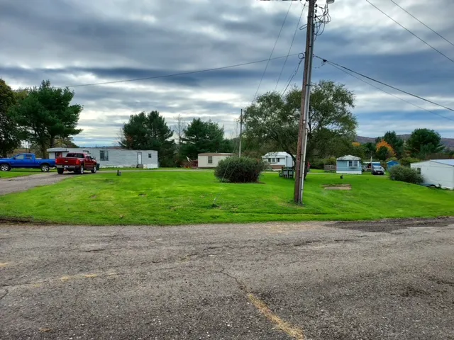 Crestwood Mobile Home Park Picture 9