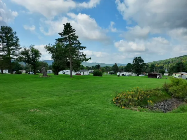 Crestwood Mobile Home Park Picture 5