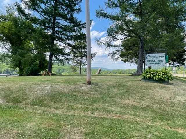 Crestwood Mobile Home Park Picture 4