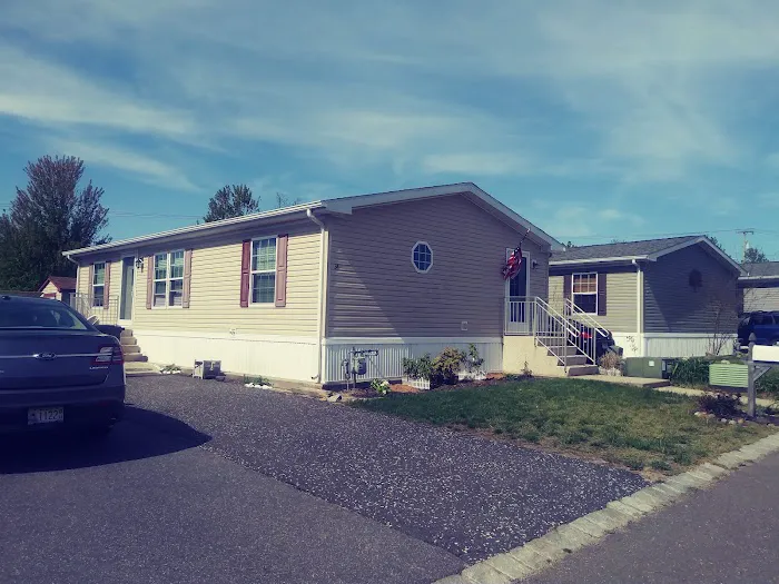 Pine Crest Village Picture 4
