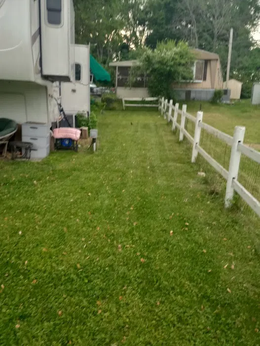 Terry's Mobile Home Park Picture 9