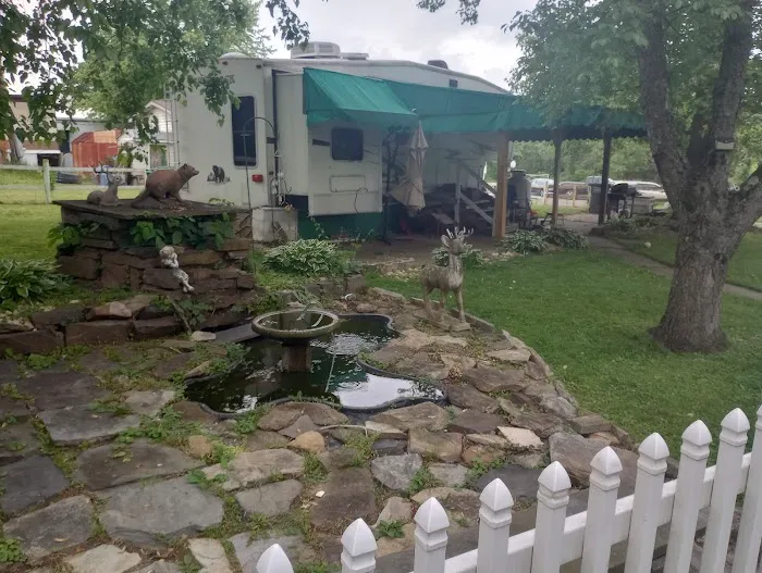 Terry's Mobile Home Park Picture 2