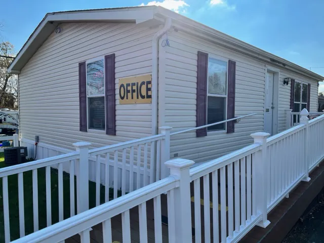 Terry's Mobile Home Park Picture 8