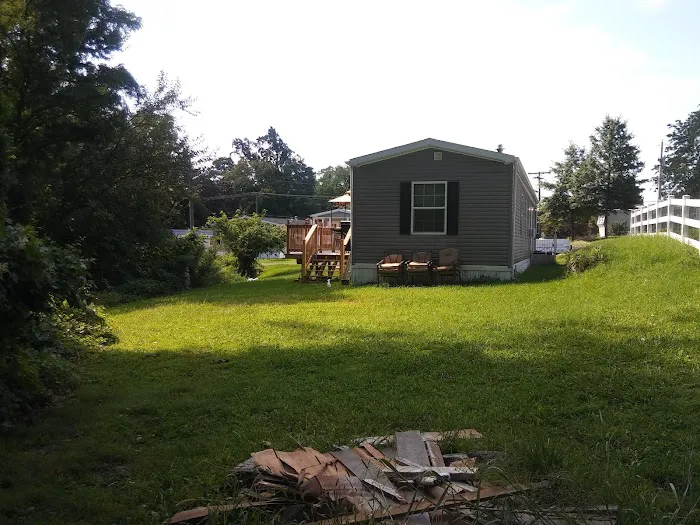 Terry's Mobile Home Park Picture 3