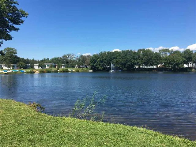 Garden Lake Park & Sales Picture 4