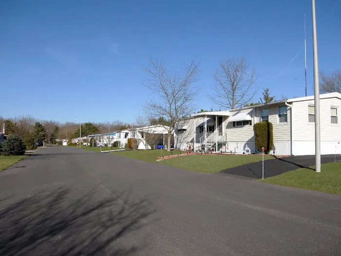 Pinewood Estates Manufactured Home Community Picture 3