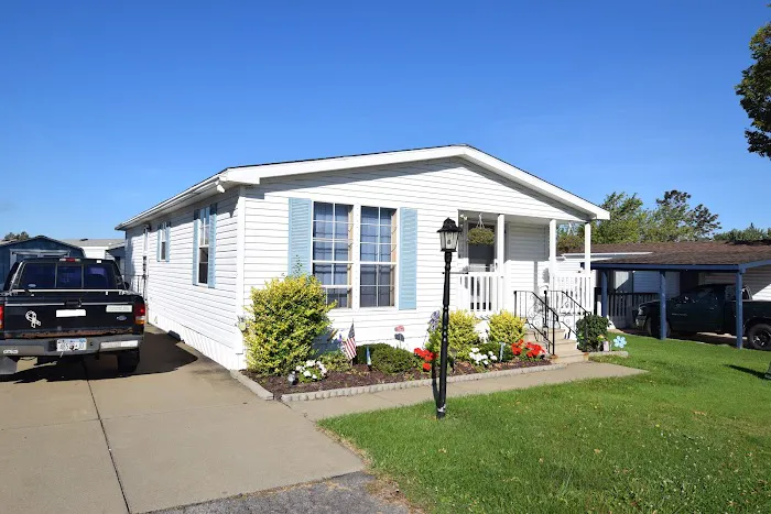 Eagle Crest Manufactured Home Community Picture 3