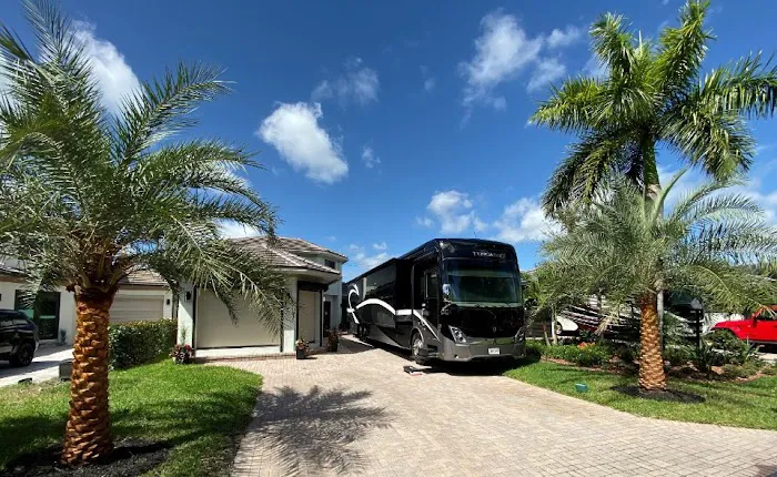 Aztec RV Resort- Motorcoach Picture 7