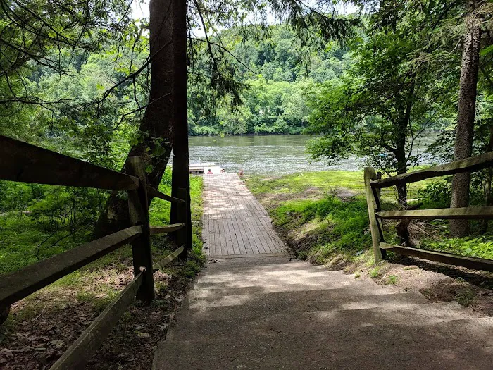 Treasure Island River Camping Picture 4