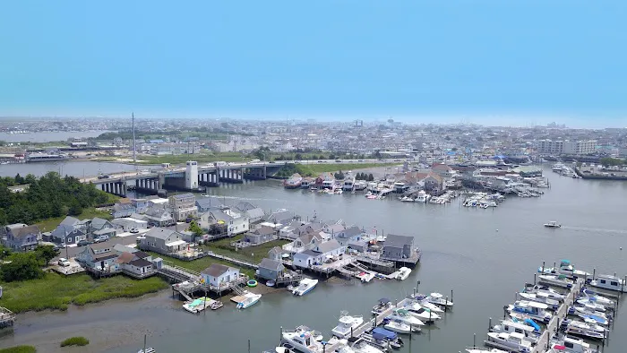 Shawcrest Community and Marina Picture 6