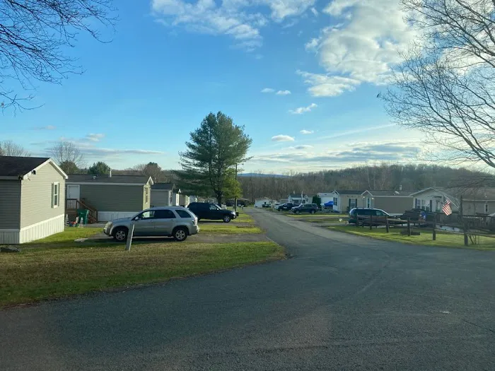 Benton Hills Mobile Home Park Picture 9