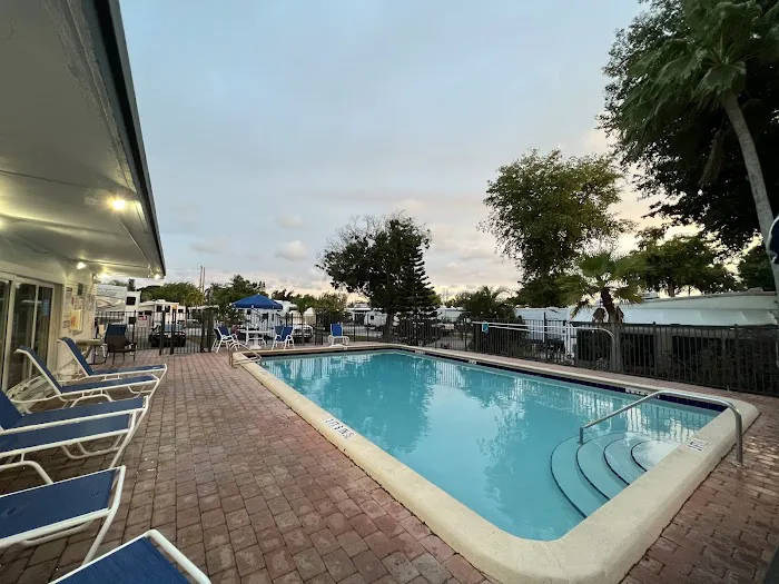 Sunshine Holiday MHCC RV and Camping Resort Picture 4