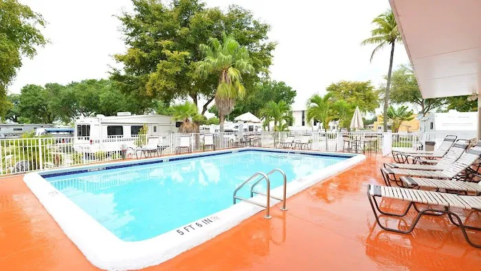 Encore Sunshine Holiday Picture 1