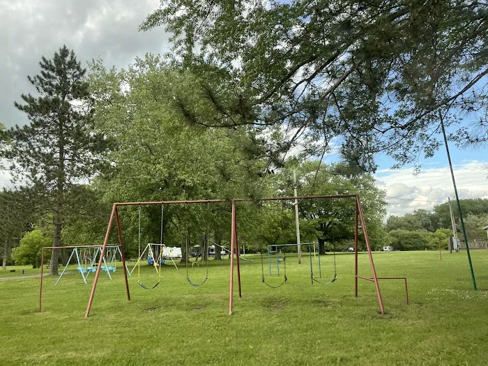 Yellow Lantern Kamp Grounds Picture 9