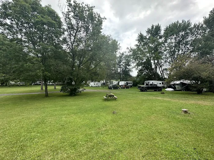 Yellow Lantern Kamp Grounds Picture 5