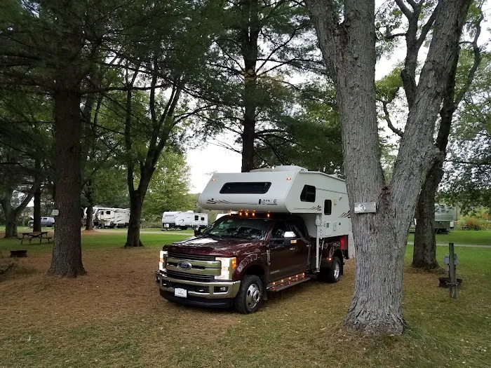 Yellow Lantern Kamp Grounds Picture 3
