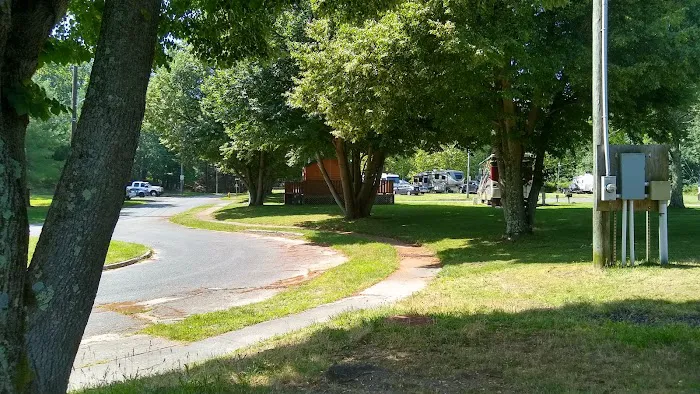 Navy Earle MWR RV Park Picture 4