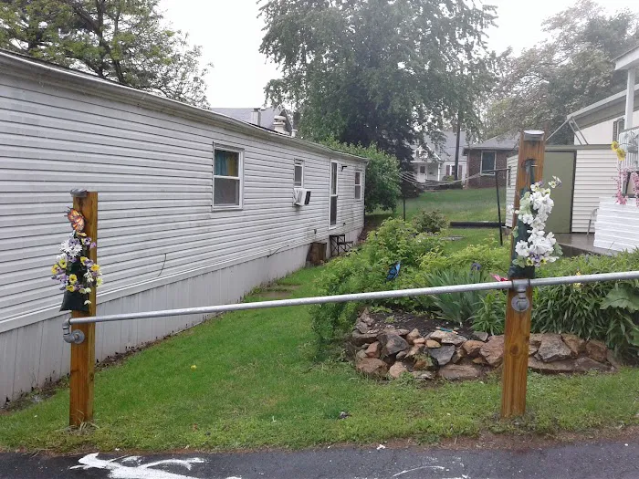 Gilly's Mobile Home Park Picture 1