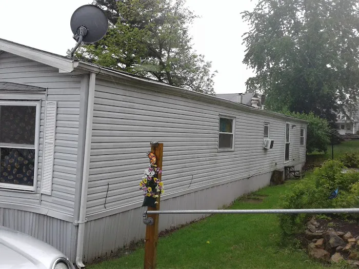 Gilly's Mobile Home Park Picture 3
