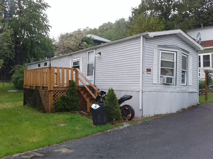 Gilly's Mobile Home Park Picture 7