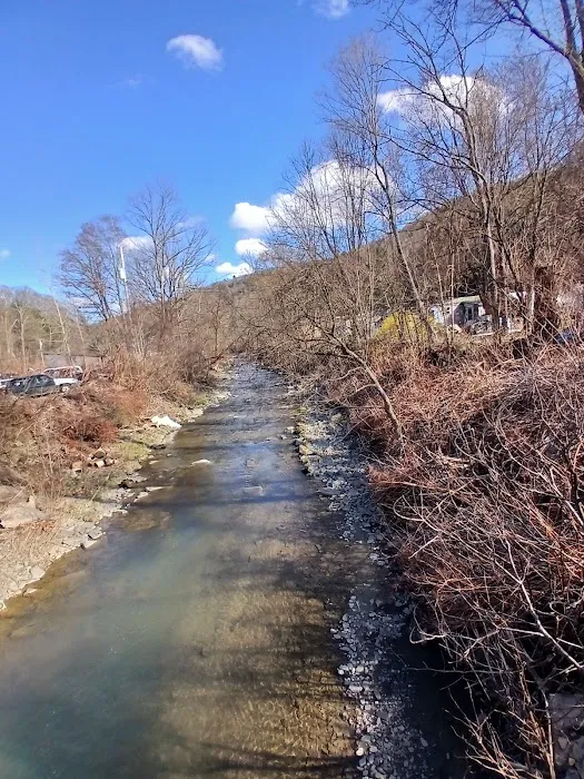 Creekside Mobile Home Park Picture 3