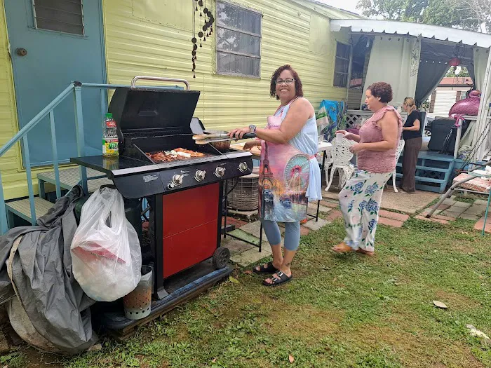 Sam's Mobile Home Park Picture 4