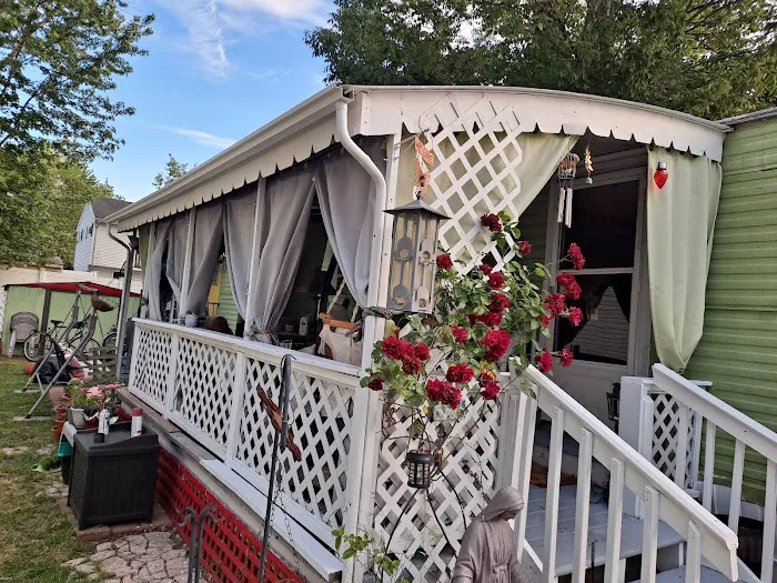 Sam's Mobile Home Park Picture 9