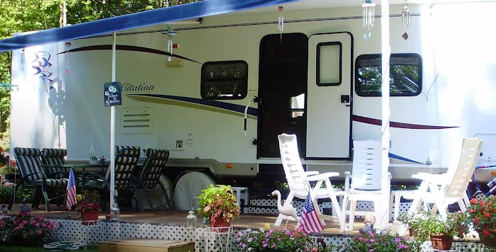 Keen Lake Camping Cottage Resort Picture 6
