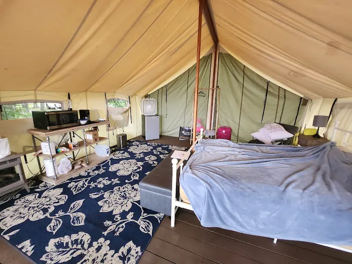 Keen Lake Camping Cottage Resort Picture 3