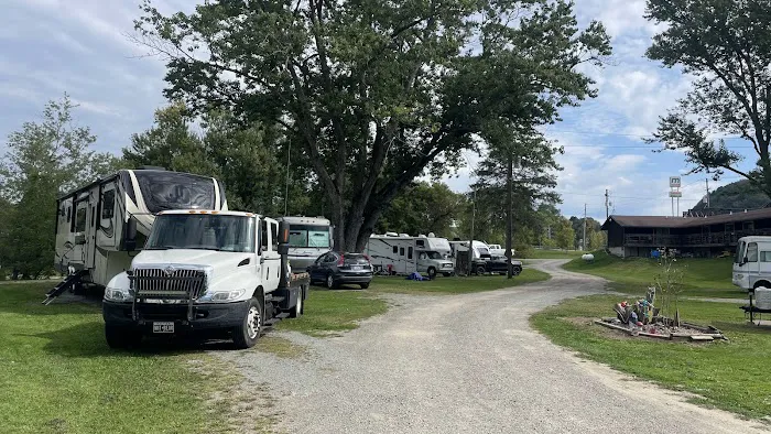 Riverside RV Campground Picture 2